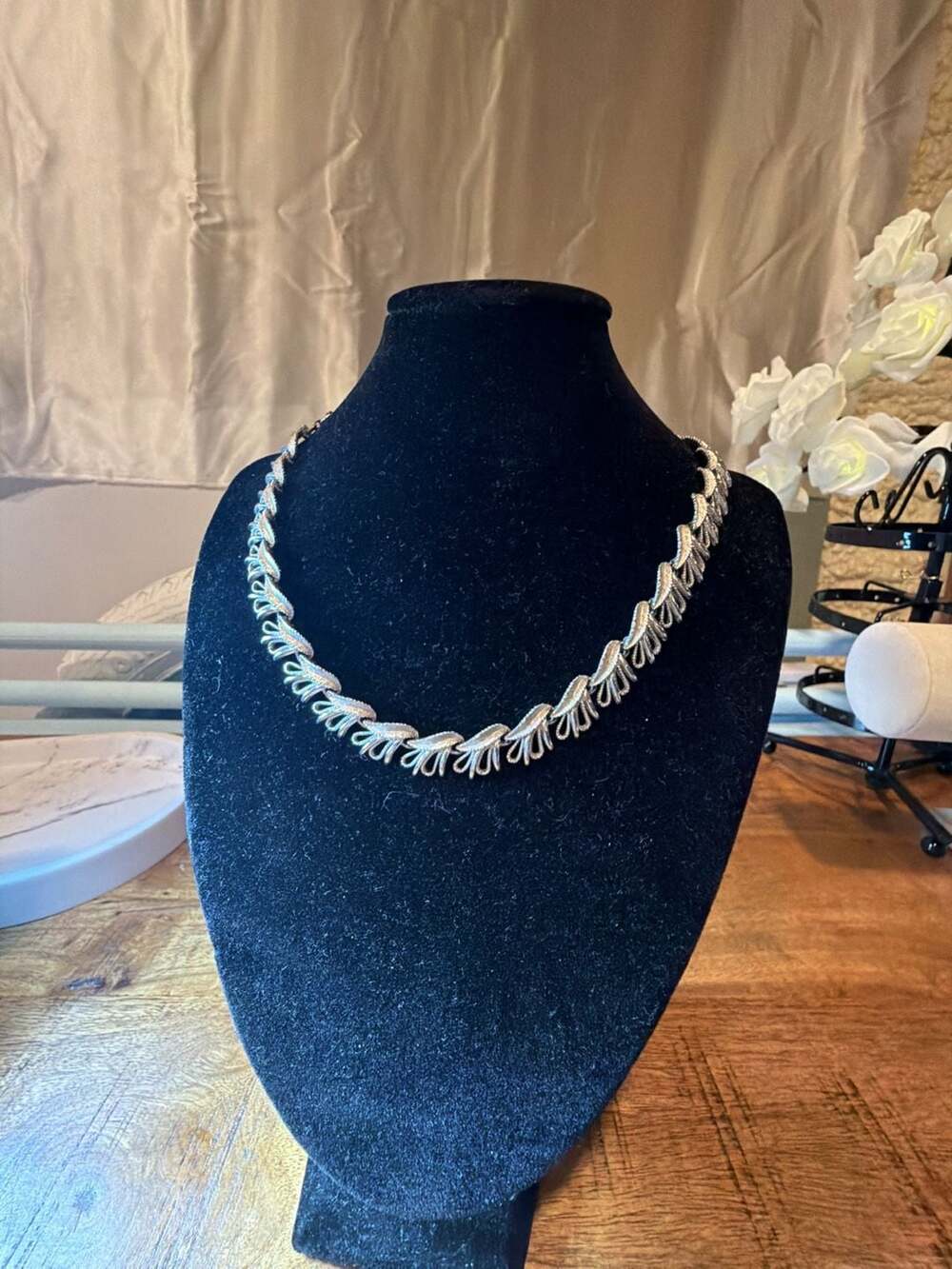 Vintage Trifari Silver-Tone Laurel Leaf Choker Necklace